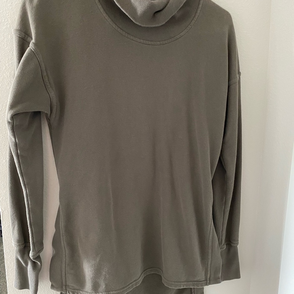 Army Green Turtleneck Sweatshirt